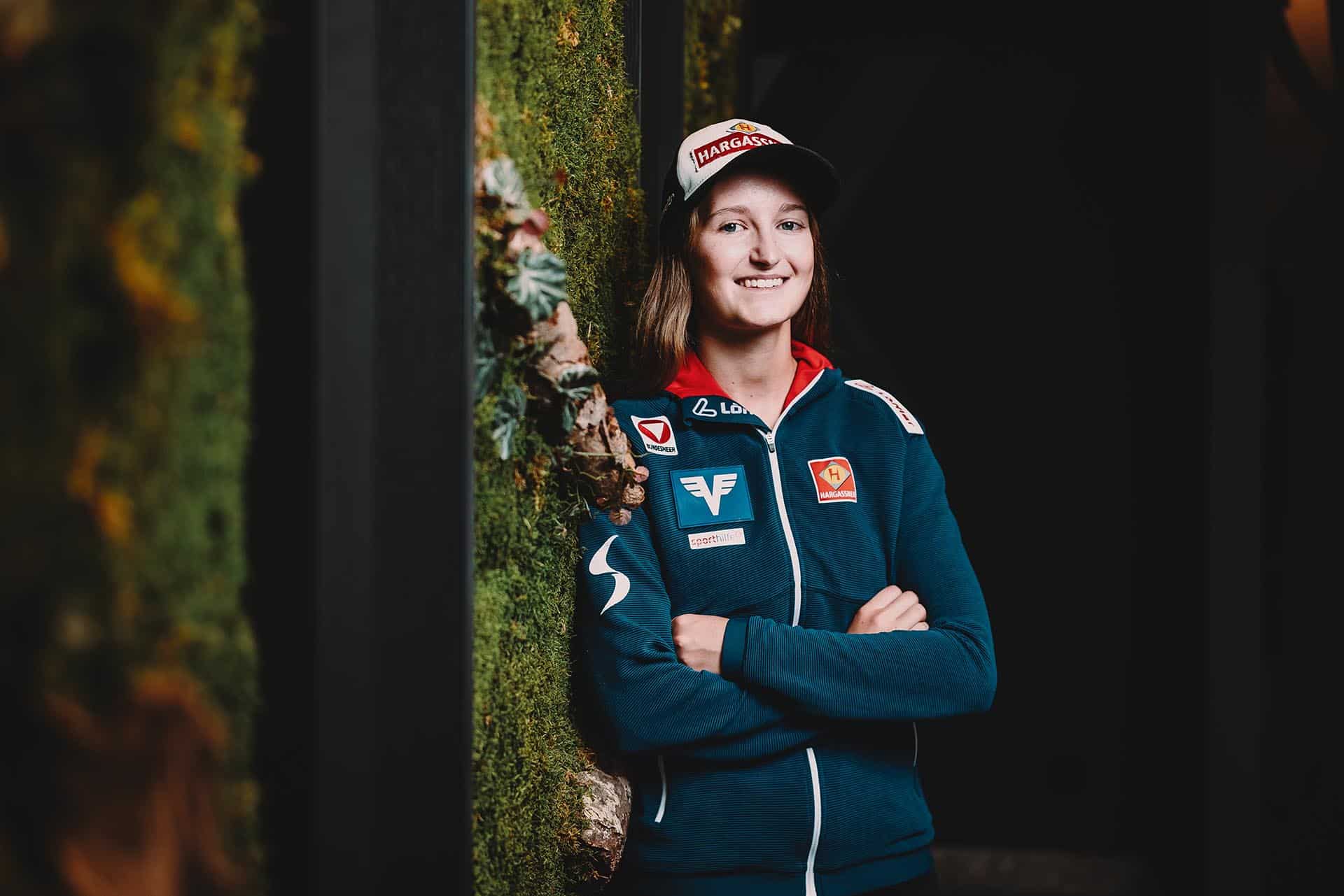 ÖSV Atheletin Julia Mühlbacher in der Biomassewelt | Hargassner