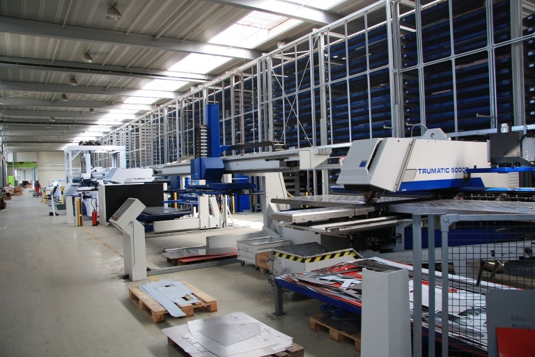 Hargassner modernste Technik - neue Stanzen 2009