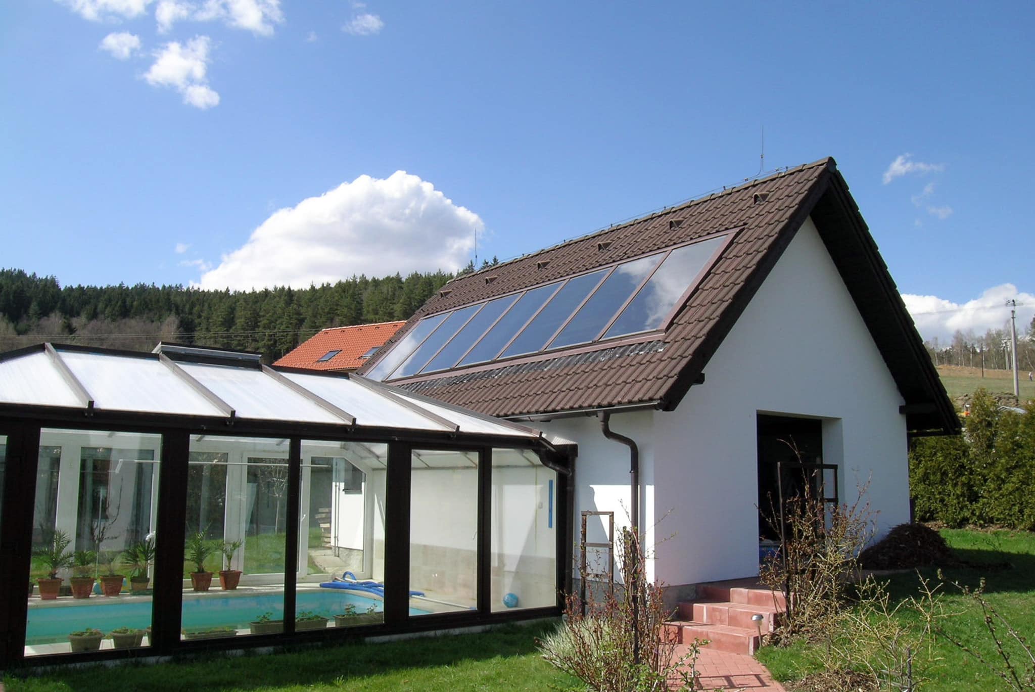 Einfamilienhaus mit Hochleistungs -Flachkollektoren | Thermische Solaranlage | TS 400 Solarkollektor | Hargassner