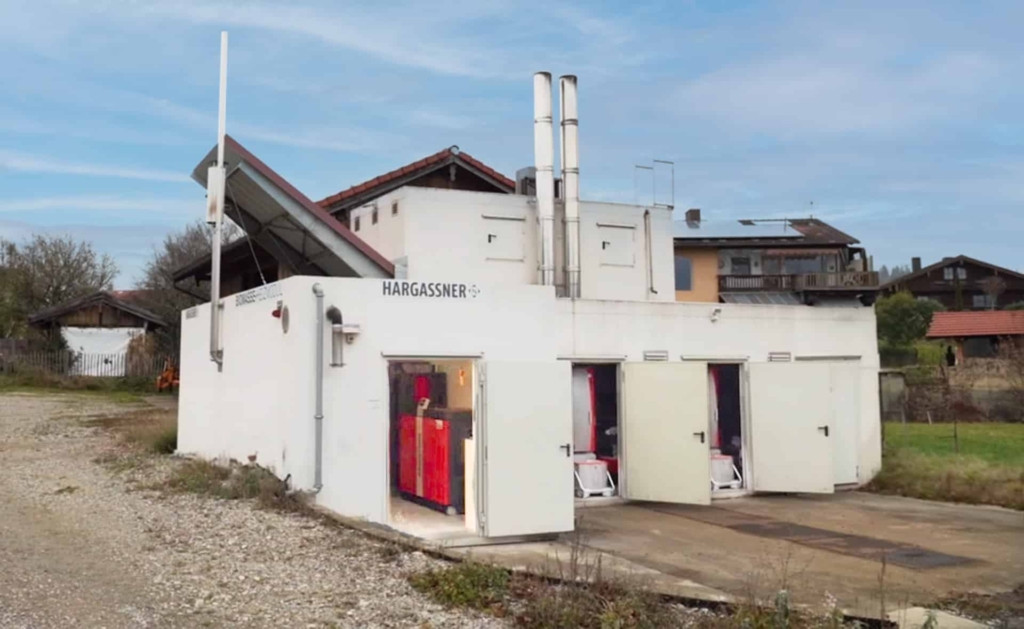 Stefan Bergers Heizhaus | KWK Referenz Hargassner