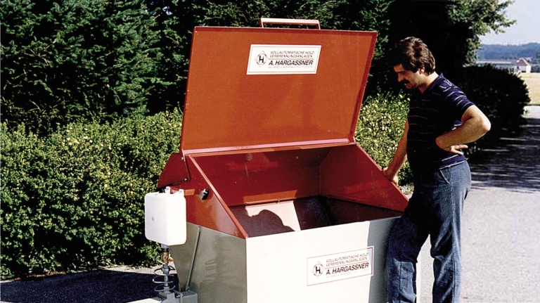 First flat wood chip container | Hargassner