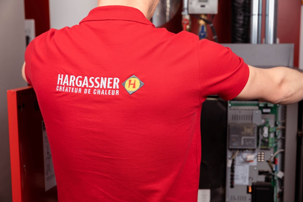 Hargassner, créateur de chaleur - dos avec polo rouge brodé