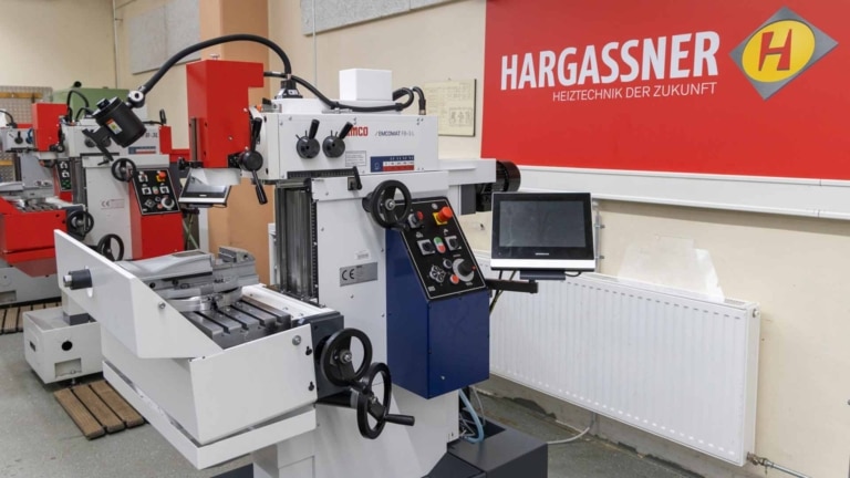 Neue Dreh- und Fräsmaschinen in der HTL Braunau Werkstatt | Hargassner