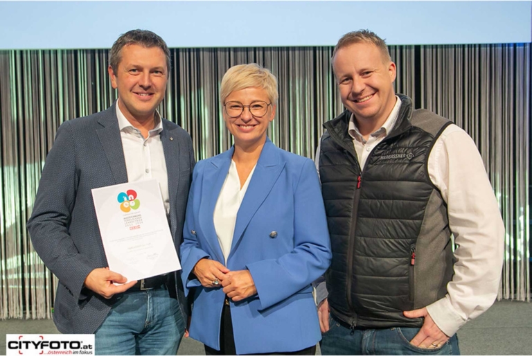 Ineo Award 2020-2023 Urkunde Pressefoto | Hargassner