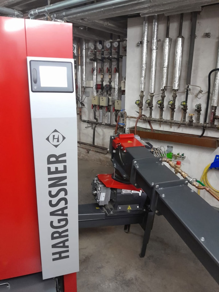Eco-HK 130 kW im Heizraum - Stettenhof Hackgutheizung | Referenz Hargassner