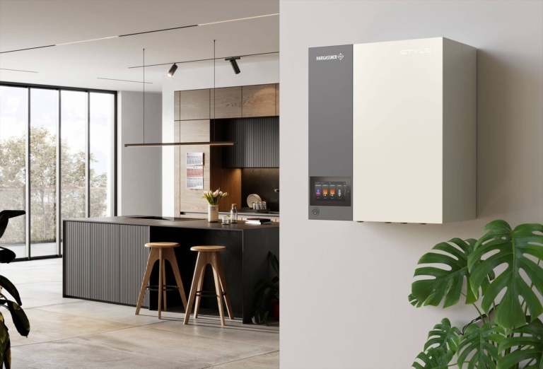 Blick in Küche mit wandmontiertem Innenmodul STYLE | Wärmepumpe Hargassner