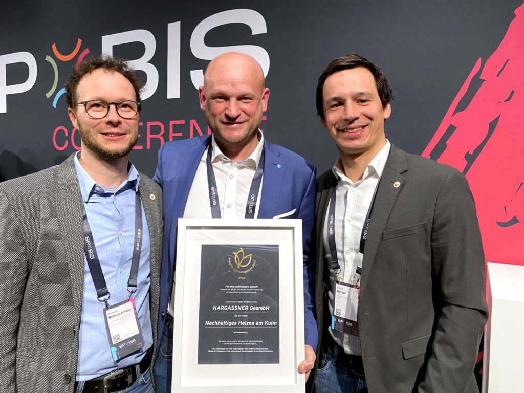 Klaus Meingassner, Dominik Schwarzmann, Kevin Netzer beim Preisverleihung - SPOBIS Award | Hargassner
