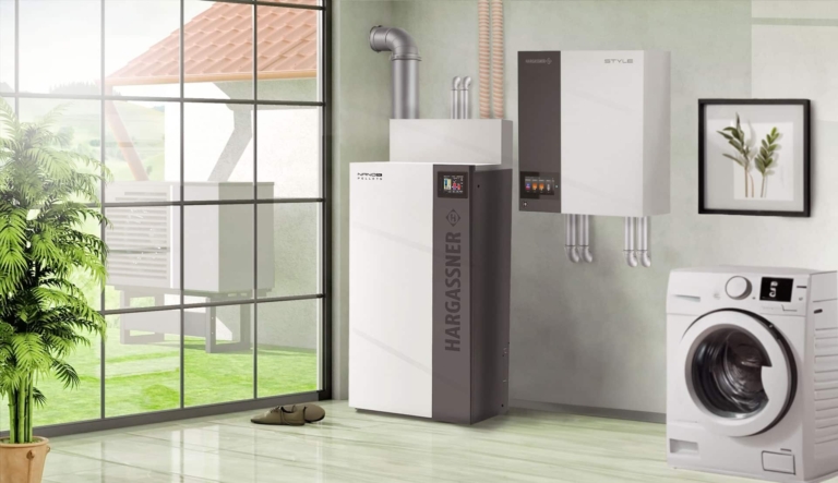 Technikraum mit Wärmepumpen-Hybridsystem - Pelletheizung und Wärmepumpe | Hargassner