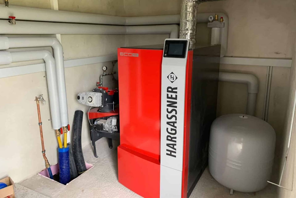 Eco-HK 50 kW Hackgutheizung installiert von SHK Meisterbetrieb Rachel | Referenz Hargassner