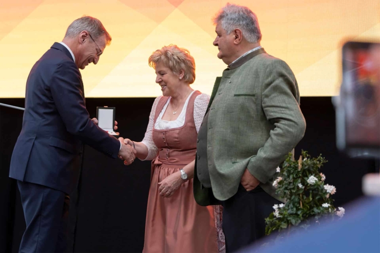 Elisabeth and Anton Hargassner awarded the gold medal of honour | 40 years