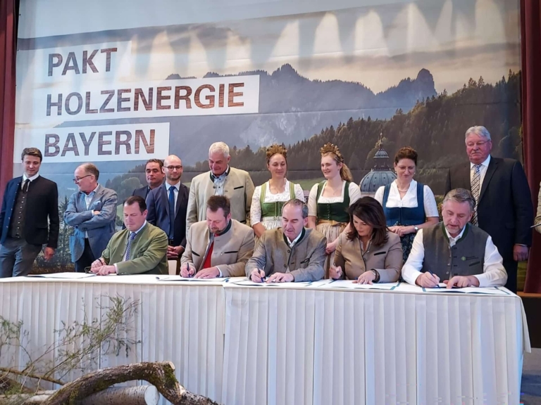 Pakt für Holzenergie wird unterzeichnet | (c) Fachverband Holzenergie im BBE