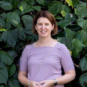 Portrait Michaela Langer-Weninger, Landesrätin