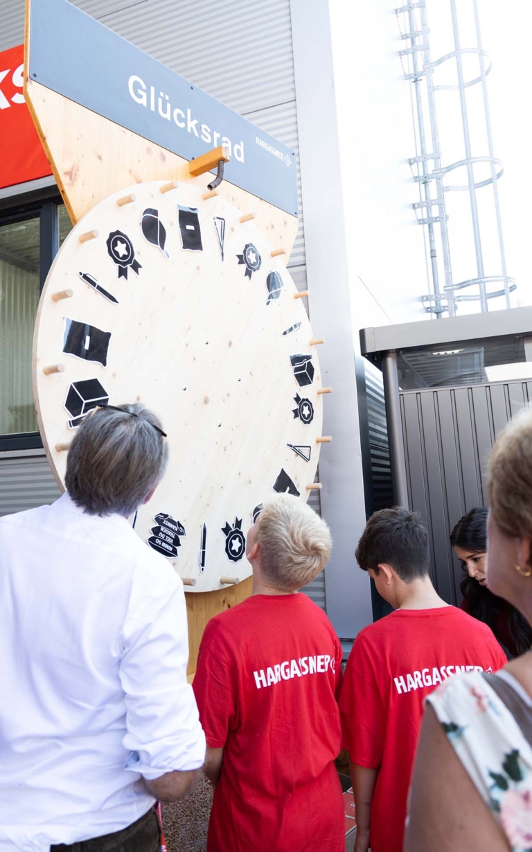 Children spin the wheel of fortune | Hargassner in-house exhibition