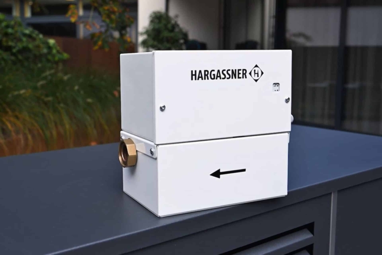 Ansicht eines Hargassner Blackout-Frostschutzmoduls für eine Luft/Wasser-Wärmepumpe