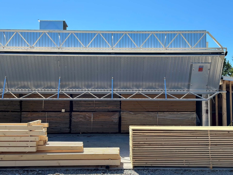 Die Holz-Trocknungsanlage des Sägewerks Schneider in Nußdorf im Chiemgau (Deutschland). © Sägewerk Schneider