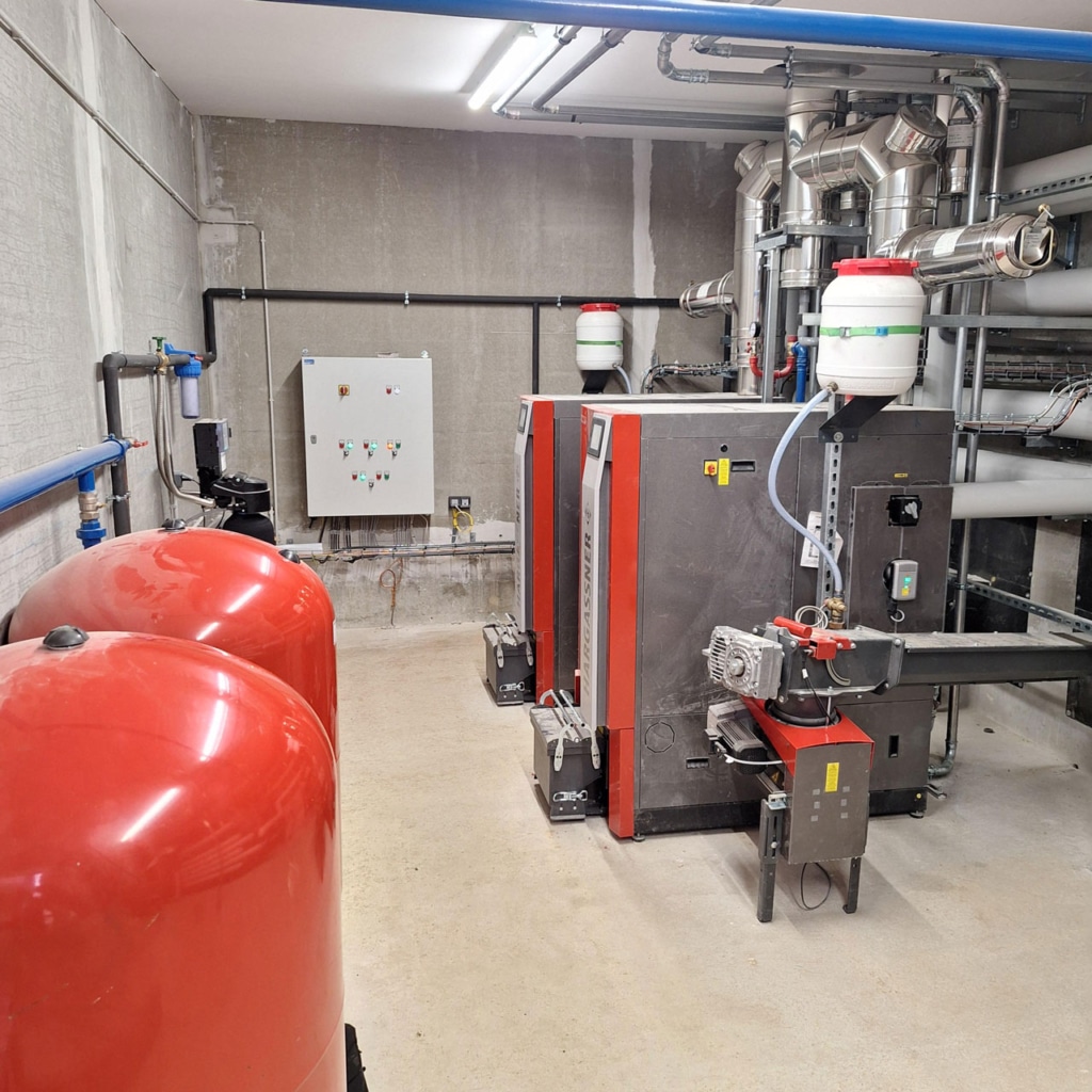Intérieur de la chaufferie du musée des maisons comtoises avec 2 Eco-HK 110 kW
