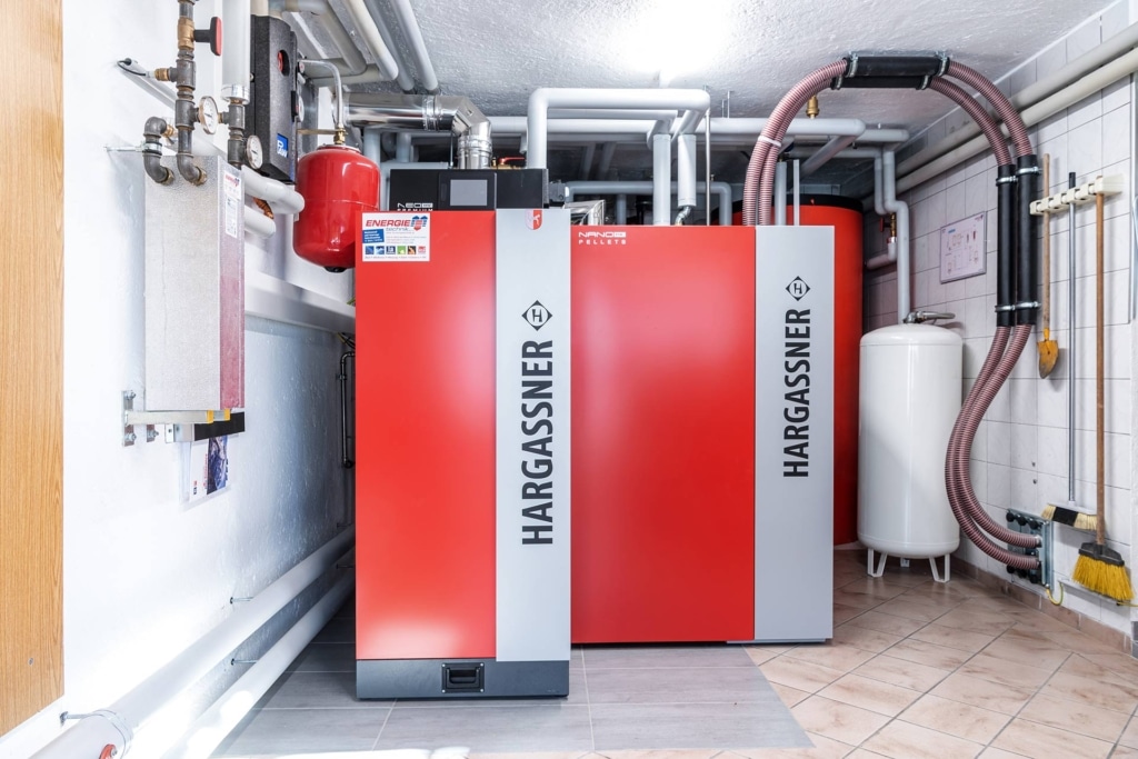 Combi boiler Neo-HV & Nano-PK from Landwirt Pertl | Reference Hargassner