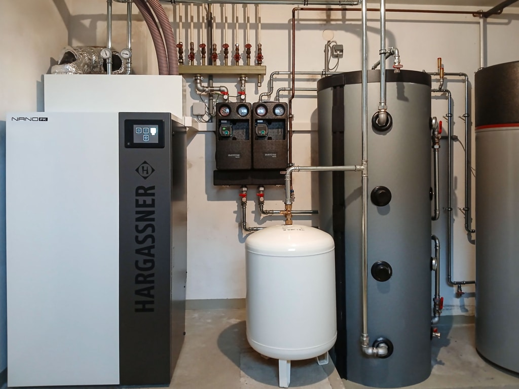 Pelletheizung Nano-PK und Pufferspeicher bei Familie Grill | Referenz Hargassner