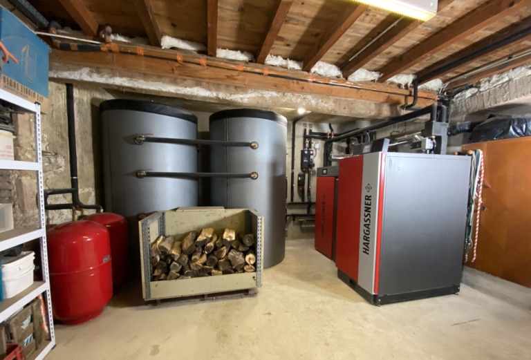 Chaufferie à bois bûches et granulés avec deux chaudières combinée KOMBI Neo-Smart
