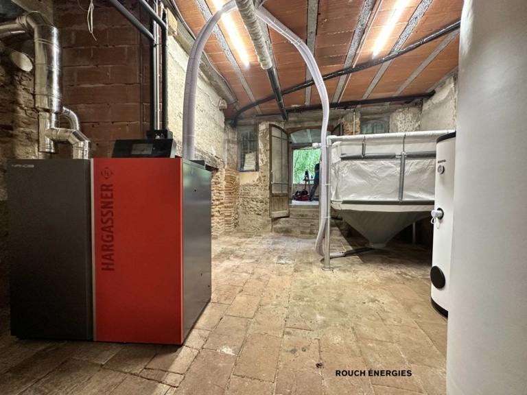 Chaufferie aux granulés avec silo toile, ballons et Nano-PK 38-65 kW