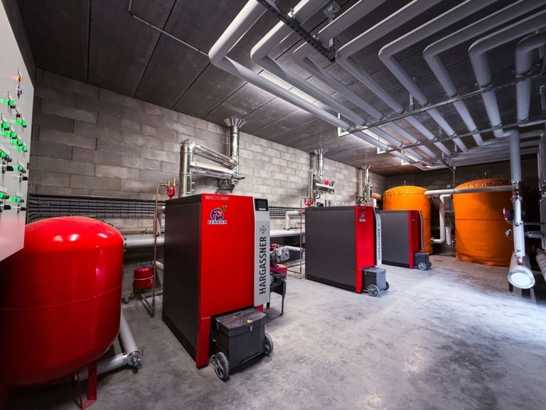 intérieur de la chaufferie biomasse du réseau de chaleur de Etroeungt