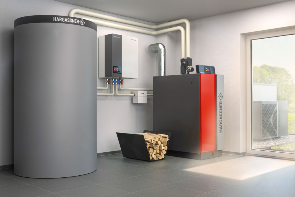 Hybridheizung mit Wärmepumpe Airflow M und Stückholzkessel Neo-HV im Heizraum