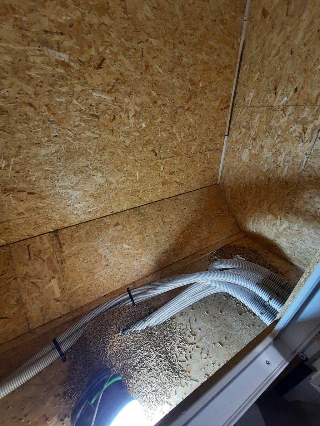 Intérieur silo à granulés avec une unité de commutation AUP pour dessileur par aspiration RAPS