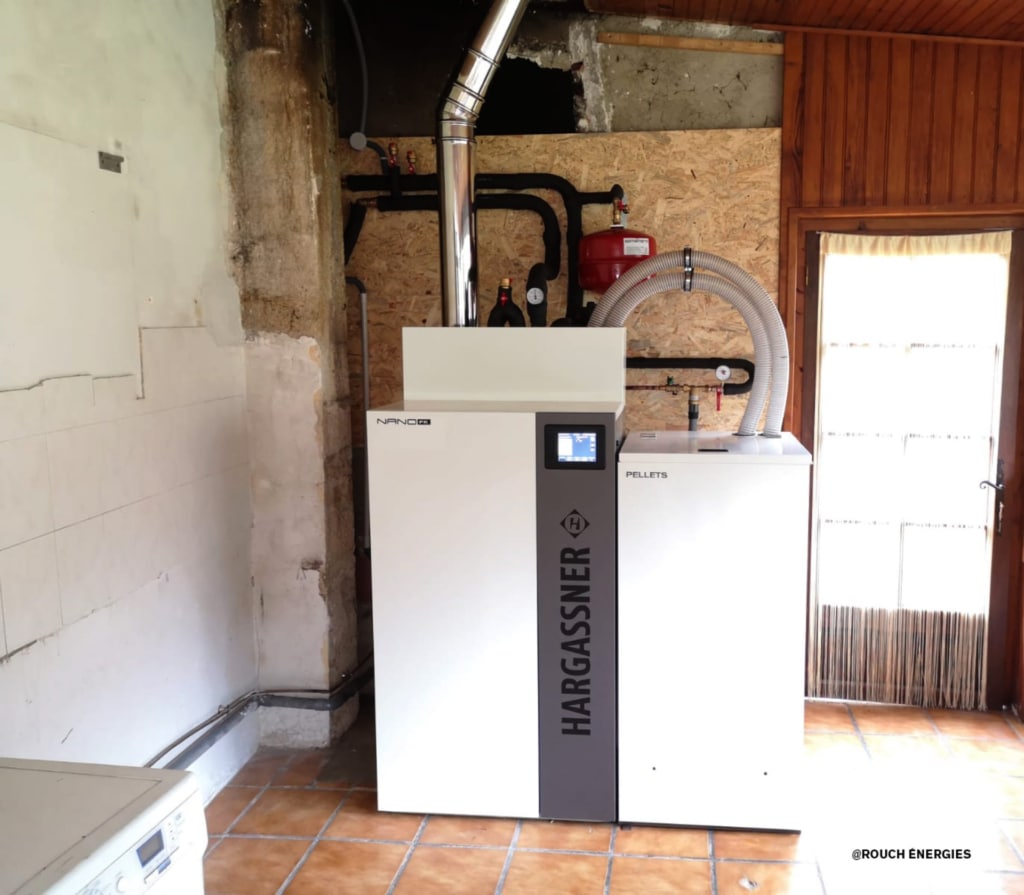 Chauffage central aux pellets Nano-PK 9 kW et son nano silo