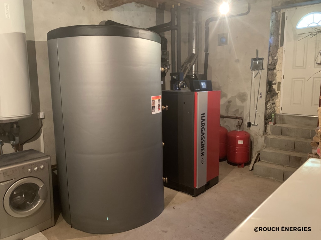 Chauffage central aux bûches de bois Neo-HV 32 kW et son ballon tampon 1800 L