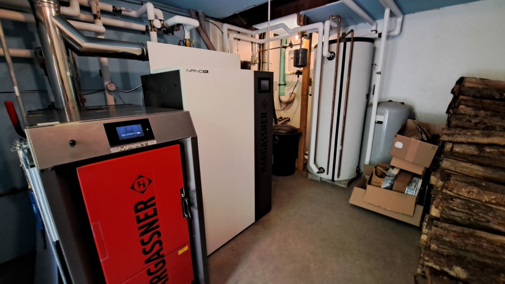 Boiler room detached house Richardson, New Hampshire - wood log and pellet heating system