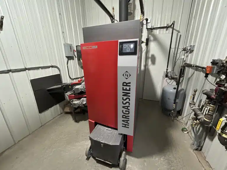 Wood chip boiler Eco-HK 70 kW, which brings heat for an event hall in Quebec - Reference