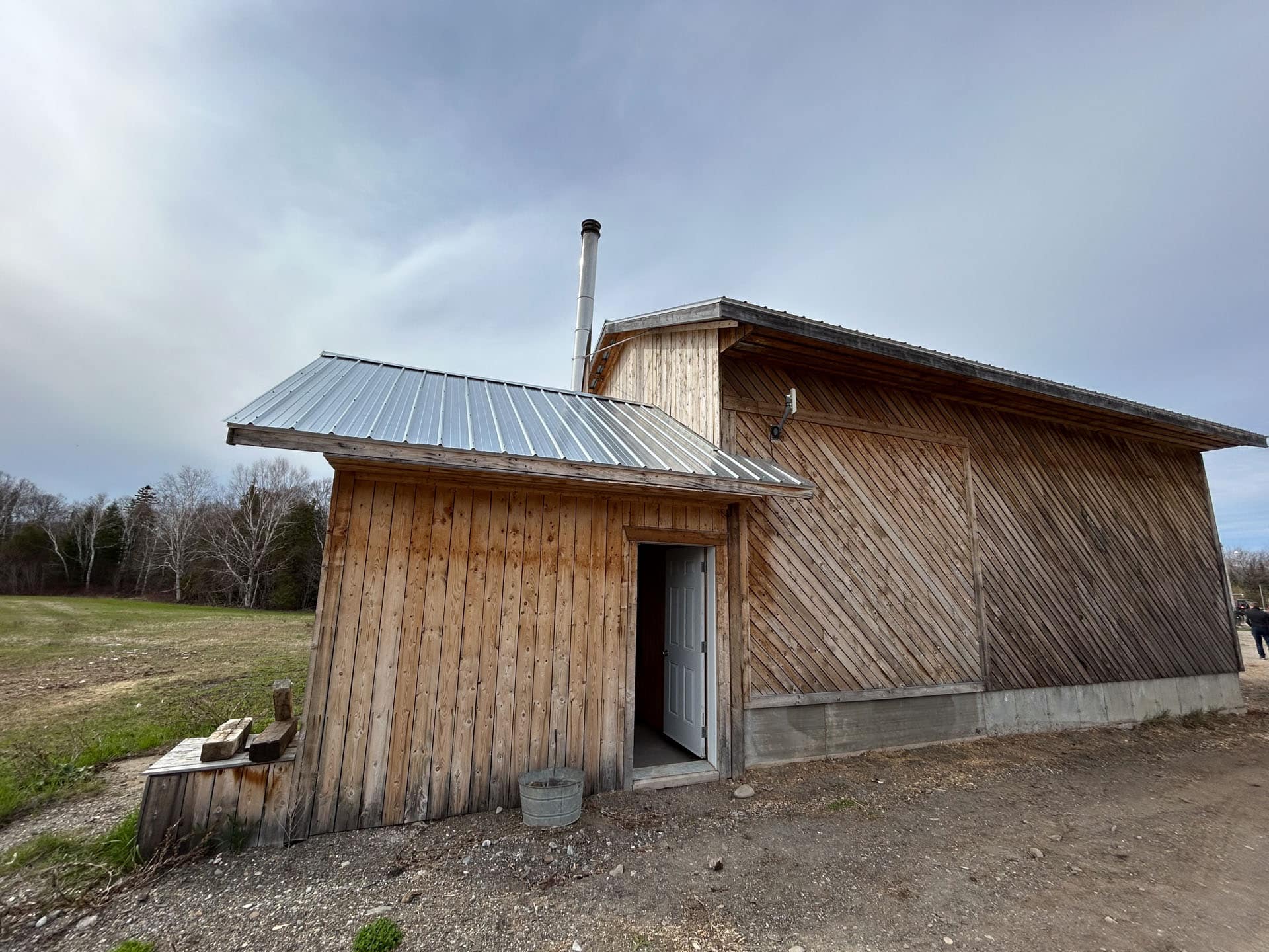 Exterior view boiler house, Eco-HK wood chip heating system - Reference Farm in Baie-des-Sables, Quebec