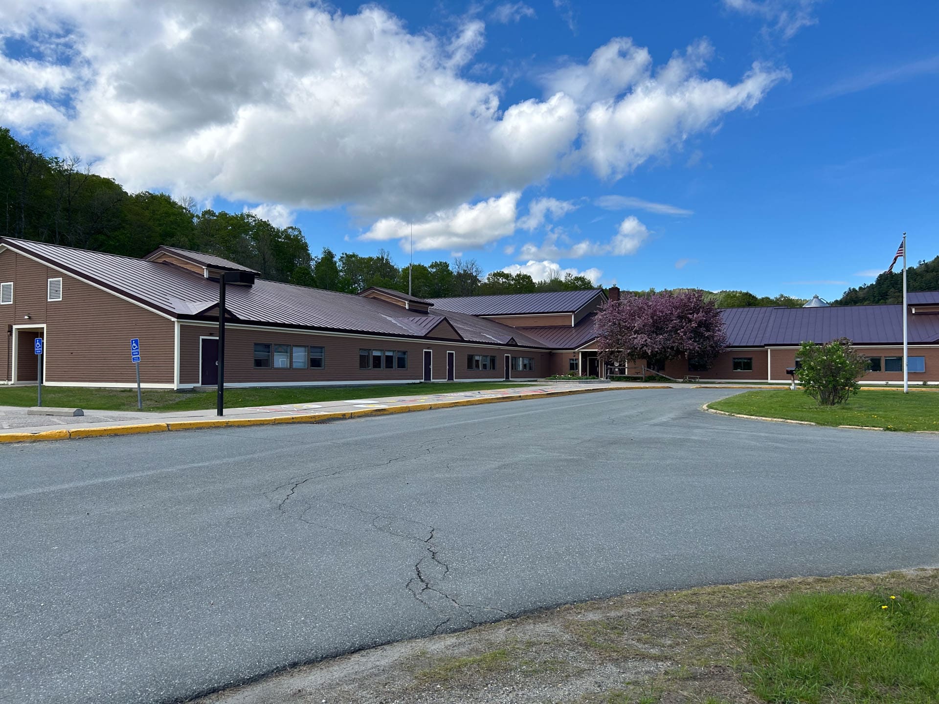 Exterior view of Barnet School in Vermont - Reference Pellet Cascade
