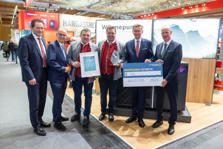 Gruppenbild EnergieGenie 2026, v.l.: Bundesminister Norbert Totschnig, DI Dr. Gerhard Dell (GF OÖ Energiesparverband), Anton Hargassner (GF Hargassner Ges mbH), Markus Hargassner (GF Hargassner Ges mbH), Wirtschafts- und Energie-Landesrat Markus Achleitner und Dr. Peter Franzmayr (Messepräsident), © Cityfoto