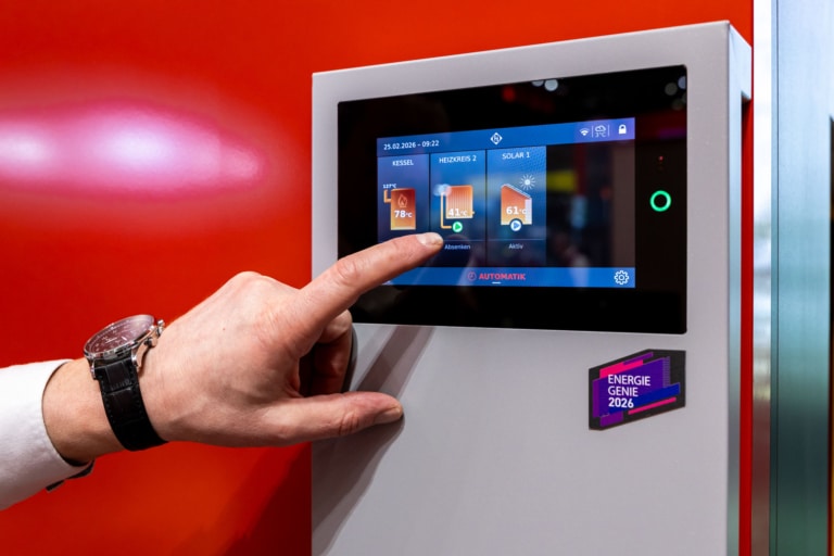 Detailansicht Bedienung des TouchPro Displays, welches auf der ESPA mit dem EnergieGenie ausgezeichnet wurde