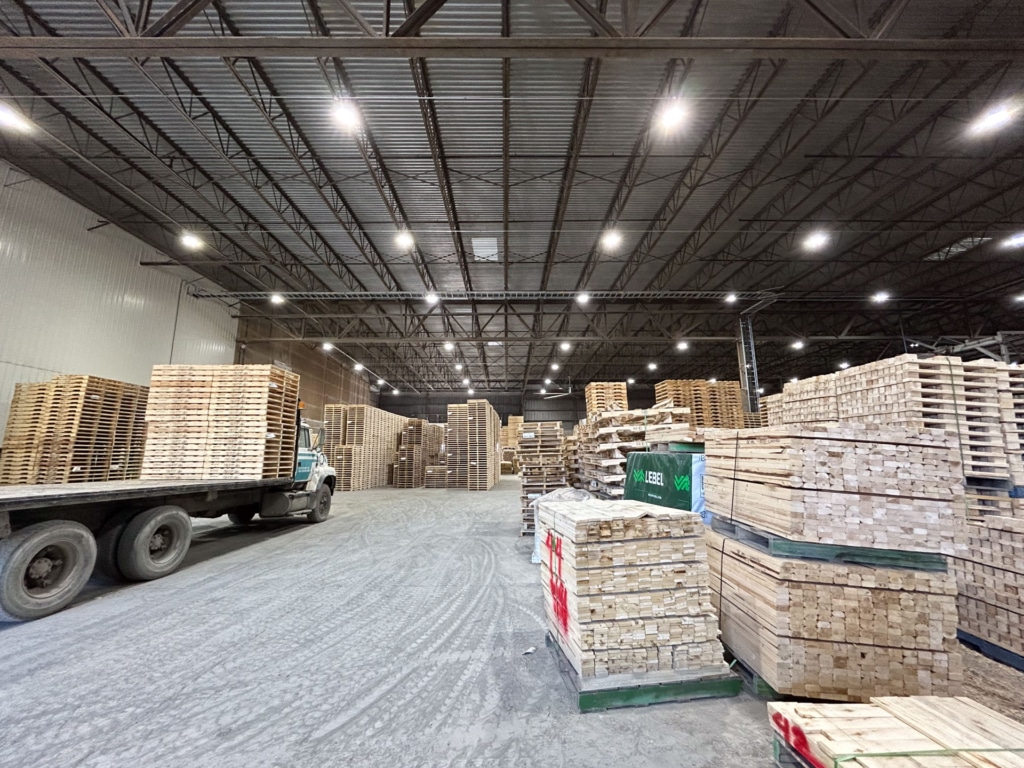 Entrepôt de la Menuiserie D'East Angus au Québec, Référence chaudière à bois déchiqueté Eco-HK 330