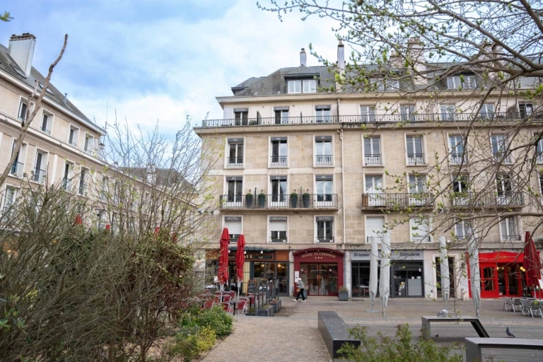 Façade du bâtiment de l'hôtel le Cardinal à Rouen