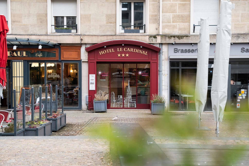 Entrée de l'hôtel le cardinal de Rouen