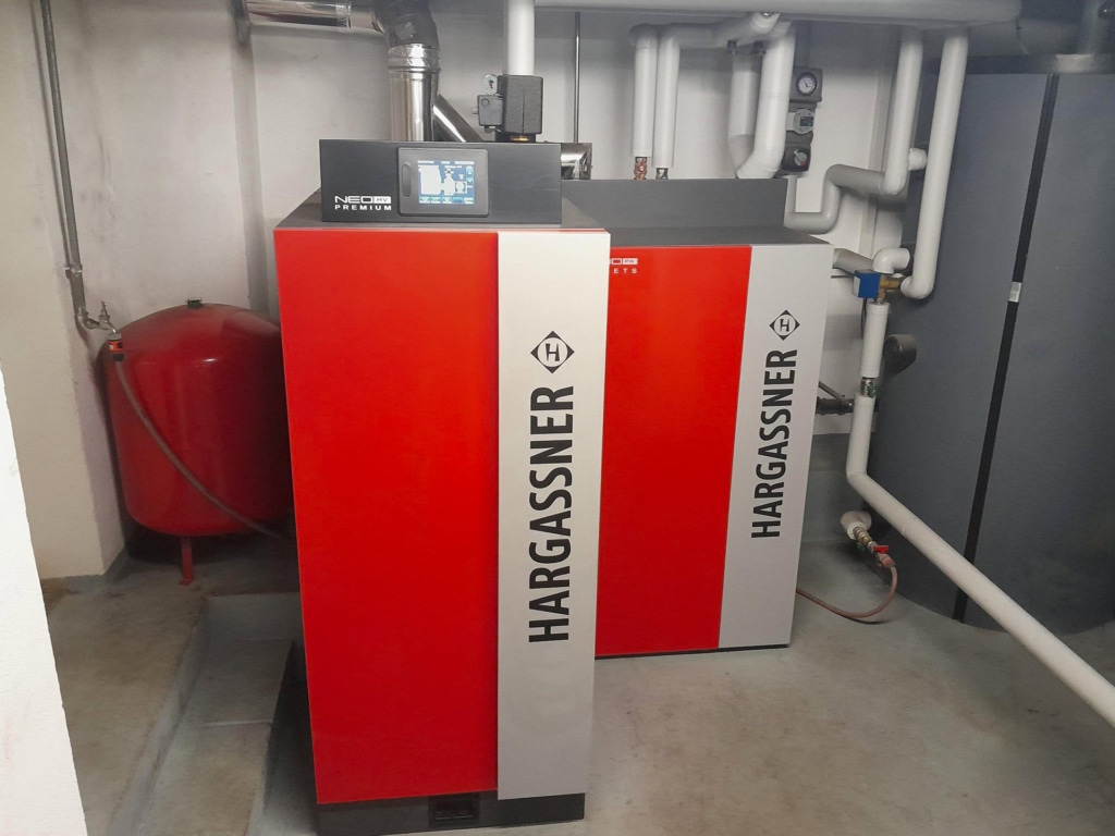Kombiheizung Neo-HV & Nano-PK im Heizraum von Familie Hertel, Referenz
