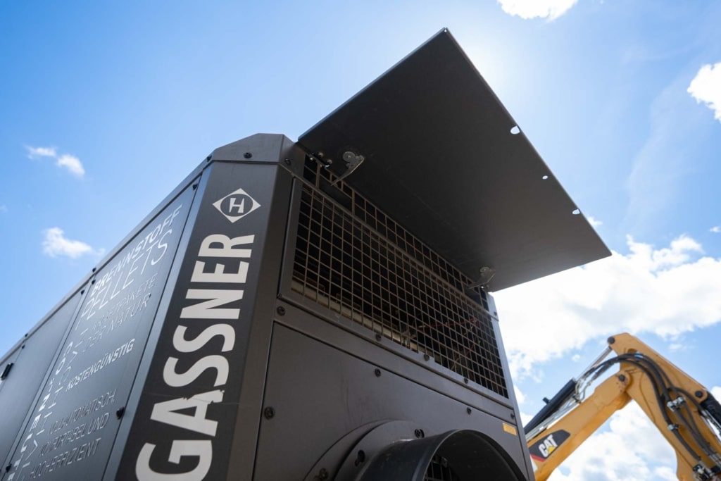 Detailansicht der Hargassner Eco-Airbox 180 mit Luftaustritt und Wetterschutzhaube, Referenz Hargassner
